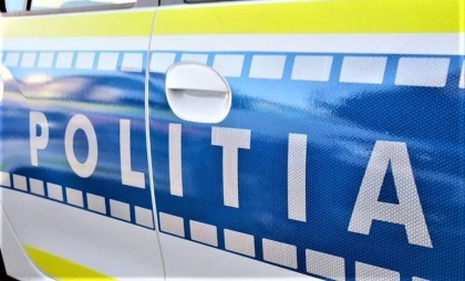Șocant.O tânără însărcinată a fost ucisă cu toporul de iubitul ei, pe stradă, în Prahova, România. Crima, comisă în fața celor doi copii ai ei
 Șocant.O tânără însărcinată a fost ucisă cu toporul de iubitul ei, pe stradă, în Prahova, România. Crima, comisă în fața celor doi copii ai ei