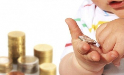 Tații de gemeni sau tripleți vor beneficia de concediu paternal extins și de indemnizație paternală ajustată