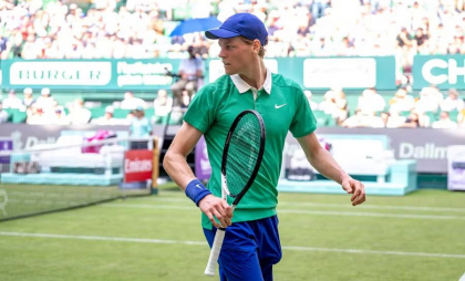 Sinner se impune în primul meci după eșecul din finala Roland Garros
Sinner se impune în primul meci după eșecul din finala Roland Garros
