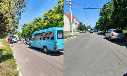 Accident în stânga Nistrului: O persoană - transportată la spital, după ce a fost lovită de un microbuz în timp ce trecea strada neregulamentar - FOTO