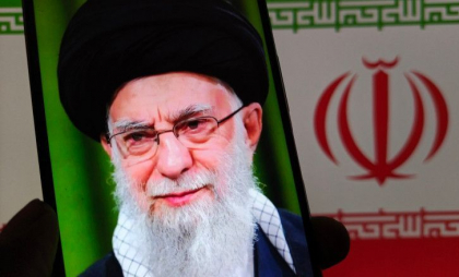 Cine este Ali Khamenei, liderul suprem al Iranului, un adversar declarat al SUA şi al Israelului și cum și-a consolidat puterea
