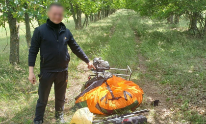 Un ucrainean a încercat să treacă frontiera cu un paramotor. Bărbatul a fost prins de vameși, la Larga
