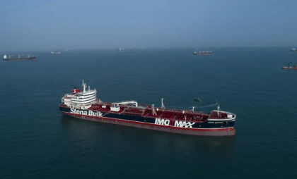 Iranul amenință pentru prima oară de la izbucnirea războiului cu Israel că va închide Strâmtoarea Ormuz, artera de petrol a lumii
Iranul amenință pentru prima oară de la izbucnirea războiului cu Israel că va închide Strâmtoarea Ormuz, artera de petrol a lumii