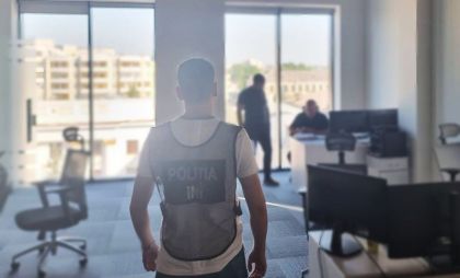 Percheziții la două companii din capitală suspectate că ar fi implicate în activitatea ilicită de spălare de bani prin intermediul platformelor de pariuri online, afiliate unor persoane din Rusia