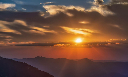 Solstițiul de vară 2025: 21 iunie, cea mai lungă zi din an. Care e diferența dintre vara astronomică și cea meteorologică