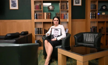 Lukașenko l-a eliberat din închisoare pe unul dintre cei mai importanți opozanți ai săi. Măsură luată în ziua vizitei emisarului lui Trump
Lukașenko l-a eliberat din închisoare pe unul dintre cei mai importanți opozanți ai săi. Măsură luată în ziua vizitei emisarului lui Trump