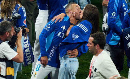 Povestea anului în fotbal! La 40 de ani și după 11 operații, Cazorla și-a condus echipa spre La Liga! Oviedo a promovat după o pauză de 24 de ani
Povestea anului în fotbal! La 40 de ani și după 11 operații, Cazorla și-a condus echipa spre La Liga! Oviedo a promovat după o pauză de 24 de ani