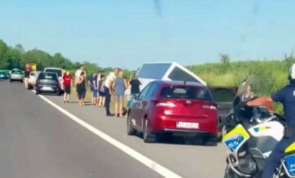 Un mort și mai mulți răniți, după ce un autocar plin cu copii s-a răsturnat în judeţul Călăraşi din România. A fost activat Planul roşu de intervenţie - FOTO Un mort și mai mulți răniți, după ce un autocar plin cu copii s-a răsturnat în judeţul Călăraşi din România. A fost activat Planul roşu de intervenţie - FOTO