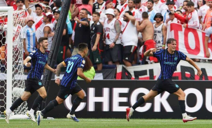 Elevii lui Cristi Chivu reușesc victoria împotriva argentinienilor de la River Plate
Elevii lui Cristi Chivu reușesc victoria împotriva argentinienilor de la River Plate
