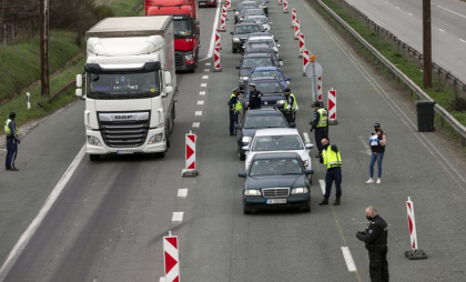 Bulgarii au anunțat că reduc mult amenzile pentru lipsa vinietei. Cât va fi sancțiunea pentru neplata taxei de drum
Bulgarii au anunțat că reduc mult amenzile pentru lipsa vinietei. Cât va fi sancțiunea pentru neplata taxei de drum