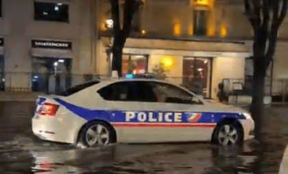Imagini virale în Franța: Doi polițiști ascultă melodia lui Celine Dion din Titanic în boxe, în timp ce merg pe străzile inundate din Paris - VIDEO
Imagini virale în Franța: Doi polițiști ascultă melodia lui Celine Dion din Titanic în boxe, în timp ce merg pe străzile inundate din Paris - VIDEO