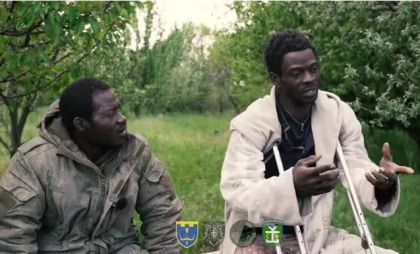 Ucraina publică imagini cu camerunezi capturați în timp ce luptau de partea rușilor: „Susțin că se îndreptau spre Rusia pentru a face șampon” - VIDEO