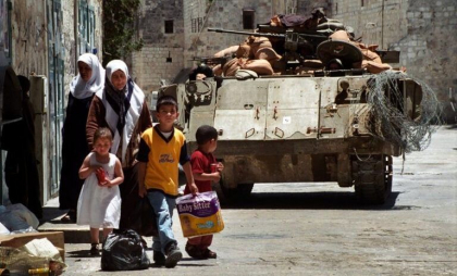 Israelul intensifică bombardamentele în Gaza înaintea discuţiilor de la Casa Albă pentru încetarea focului. Cel puţin 58 de persoane au fost ucise luni