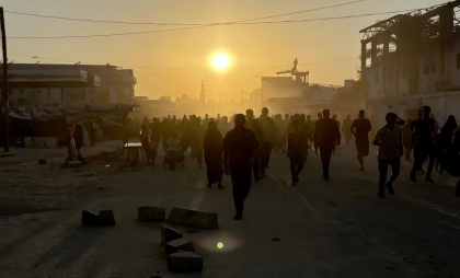 „Nici eu nu mai știu cine în cine trage”. Devastată de atacurile israeliene continue, Gaza se fragmentează în feude individuale, „ca într-un film post-apocaliptic”
„Nici eu nu mai știu cine în cine trage”. Devastată de atacurile israeliene continue, Gaza se fragmentează în feude individuale, „ca într-un film post-apocaliptic”