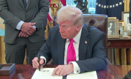 Donald Trump a anunțat că va elimina total sancțiunile impuse Siriei Donald Trump a anunțat că va elimina total sancțiunile impuse Siriei