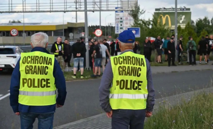 Polonia introduce controale temporare la granițe. Zilele trecute, „patrule cetățenești” s-au strâns la frontieră pentru a bloca returnarea migranților din Germania
