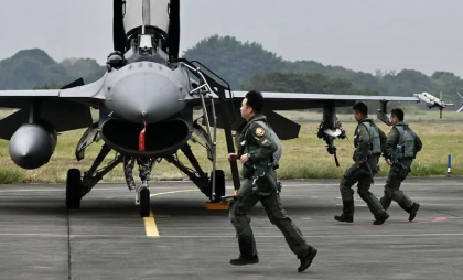 Exercițiu militar fără precedent în Taiwan, care se pregătește pentru o invazie chineză
Exercițiu militar fără precedent în Taiwan, care se pregătește pentru o invazie chineză