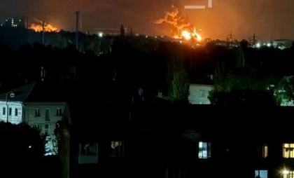Atac ucrainean major cu drone și rachete în teritoriile ocupate. Depozit petrolier, în flăcări. Cartier al armatei ruse, distrus - VIDEO Atac ucrainean major cu drone și rachete în teritoriile ocupate. Depozit petrolier, în flăcări. Cartier al armatei ruse, distrus - VIDEO