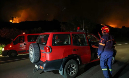 Incendii în Creta și Halkidiki, unde turiști români se află în vacanță. Sute de pompieri se luptă cu flăcările
