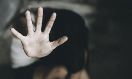 A violat o fată de 12 ani care a rămas însărcinată. Un asistent parental, condamnat la 11 ani de închisoare 