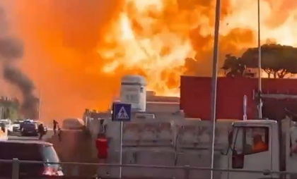 Momentul exploziei masive de la benzinăria din Roma. Deflagrația s-a auzit în tot orașul. Oamenii au început să o ia la fugă - VIDEO Momentul exploziei masive de la benzinăria din Roma. Deflagrația s-a auzit în tot orașul. Oamenii au început să o ia la fugă - VIDEO