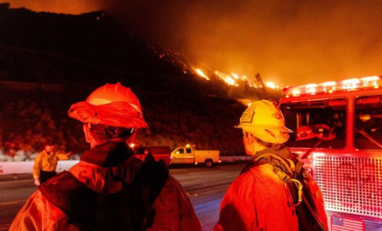 California se luptă cu „Madre”, cel mai mare incendiu de vegetație din acest an. 20.000 de hectare au ars, 300 de pompieri mobilizați - VIDEO