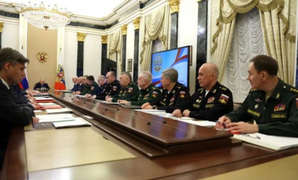 Armata rusă folosește pe front arme chimice interzise ca „procedură standard de operare”, afirmă viceamiralul care conduce serviciul de informații al Olandei. „Am observat noi înșine”
