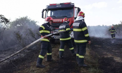 Incendiul de la Chilia s-a reaprins. Flăcările au mistuit deja 1.000 de hectare
Incendiul de la Chilia s-a reaprins. Flăcările au mistuit deja 1.000 de hectare