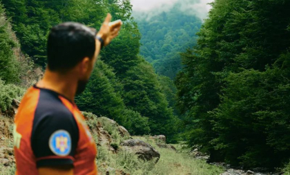 Cadavrul unui bărbat, cetăţean ucrainean, a fost descoperit de un cioban pe munte în Maramureș
Cadavrul unui bărbat, cetăţean ucrainean, a fost descoperit de un cioban pe munte în Maramureș