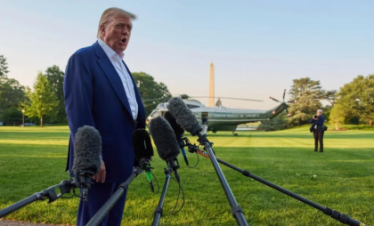 Trump amână din nou intrarea în vigoare a taxelor vamale, dar lansează amenințări spre țările BRICS. Negocierile cu UE au progresat considerabil
Trump amână din nou intrarea în vigoare a taxelor vamale, dar lansează amenințări spre țările BRICS. Negocierile cu UE au progresat considerabil