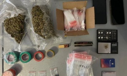 Un apartament, transformat într-un depozit cu droguri. Un tânăr, plasat în arest, pentru comercializarea marijuanei pe Telegram - VIDEO Un apartament, transformat într-un depozit cu droguri. Un tânăr, plasat în arest, pentru comercializarea marijuanei pe Telegram - VIDEO