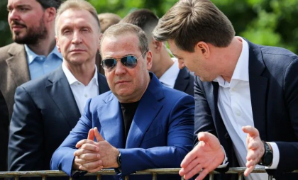 „Balansul politic” al lui Trump, luat în derâdere de Medvedev. Rusia își va continua războiul, indiferent de promisiunile SUA „Balansul politic” al lui Trump, luat în derâdere de Medvedev. Rusia își va continua războiul, indiferent de promisiunile SUA