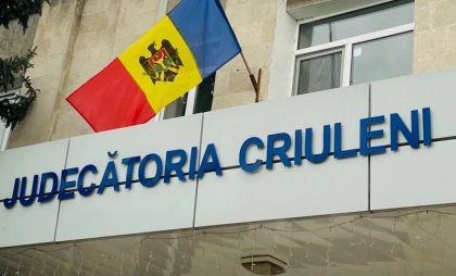 Un inculpat a spus că are nevoie la toaletă, dar a fugit de la ședința de judecată: Totul s-a întâmplat la Judecătoria Criuleni. Cum a reușit să evadeze