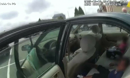Imagini revoltătoare în SUA. Poliția a intervenit pentru a salva 2 copii, închiși de tatăl lor în mașină la 40 de grade