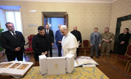 Papa Leon s-a întâlnit cu Zelenski și i-a pus pe masă o nouă ofertă privind negocierile de pace cu Rusia: „Perfect posibilă”
Papa Leon s-a întâlnit cu Zelenski și i-a pus pe masă o nouă ofertă privind negocierile de pace cu Rusia: „Perfect posibilă”