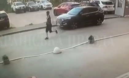 Un colonel SBU a fost asasinat în Kiev. Momentul în care a fost împușcat, surprins de o cameră de supraveghere – VIDEO