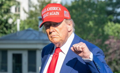 Trump promite sprijin militar suplimentar pentru Kiev și amenință cu noi sancțiuni împotriva Rusiei Trump promite sprijin militar suplimentar pentru Kiev și amenință cu noi sancțiuni împotriva Rusiei