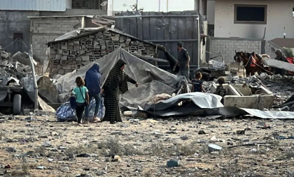 Copii din Gaza care stăteau la coadă pentru a primi mâncare, uciși într-un atac al Israelului
Copii din Gaza care stăteau la coadă pentru a primi mâncare, uciși într-un atac al Israelului