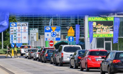 Trafic paralizat la granița Poloniei cu Germania. Cozi kilometrice din cauza controalelor recent introduse
Trafic paralizat la granița Poloniei cu Germania. Cozi kilometrice din cauza controalelor recent introduse