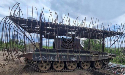 Tancurile „porc spinos” ale rușilor sunt eficiente. Ucrainenii au folosit 70 de drone pentru a distruge unul, într-o operațiune nesustenabilă: „A fost foarte dificil să se găsească un punct slab” Tancurile „porc spinos” ale rușilor sunt eficiente. Ucrainenii au folosit 70 de drone pentru a distruge unul, într-o operațiune nesustenabilă: „A fost foarte dificil să se găsească un punct slab”