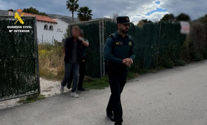 Un bărbat de 35 de ani, originar din Republica Moldova, a fost reținut după ce a furat bani, bijuterii și arme din 17 locuințe din Spania