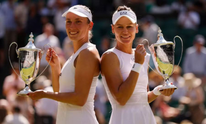 Kudermetova și Mertens au revenit după un set pierdut și au câștigat titlul de dublu feminin la Wimbledon
Kudermetova și Mertens au revenit după un set pierdut și au câștigat titlul de dublu feminin la Wimbledon