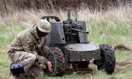 „Furia” ucraineană fără pilot: Robotul Liut a mitraliat pozițiile rușilor în prima linie, arată imagini publicate de spionajul militar - VIDEO „Furia” ucraineană fără pilot: Robotul Liut a mitraliat pozițiile rușilor în prima linie, arată imagini publicate de spionajul militar - VIDEO