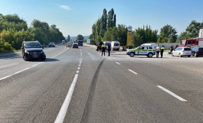 Grav accident la Orhei. Două persoane au murit, iar alte zece au fost rănite, după ce un automobil s-a lovit de un microbuz de rută - FOTO