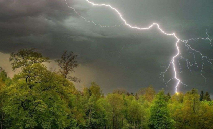 Ploi cu descărcări electrice în toată țara. Cum va fi vremea astăzi, dar și în următoarele zile. Prognoza meteo