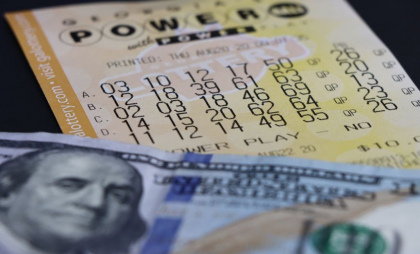 Cum a ajuns un american să câștige de două ori la loto câte un milion de dolari, cu aceleași numere și la aceeași extragere Cum a ajuns un american să câștige de două ori la loto câte un milion de dolari, cu aceleași numere și la aceeași extragere