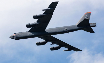 „Manevră agresivă” de urgență în aer: Coliziune cu un bombardier B-52 al armatei americane, evitată la limită de un pilot al unui avion comercial