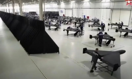 Înregistrarea video care arată cum zeci de adolescenți muncesc într-o fabrică de drone din Rusia, pentru a-i împlini visul lui Putin
 Înregistrarea video care arată cum zeci de adolescenți muncesc într-o fabrică de drone din Rusia, pentru a-i împlini visul lui Putin