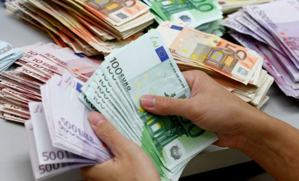 Curs valutar BNM pentru 21 iulie. Cât costă astăzi un euro și un dolar - FOTO
Curs valutar BNM pentru 21 iulie. Cât costă astăzi un euro și un dolar - FOTO
