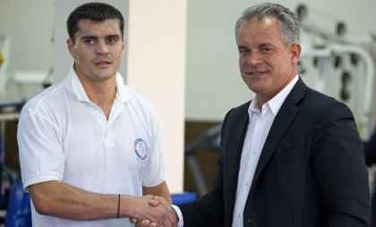 Poliția elenă ar fi confiscat 155.000 de euro și 17 documente false în urma reținerii lui Vladimir Plahotniuc și Constantin Țuțu
Poliția elenă ar fi confiscat 155.000 de euro și 17 documente false în urma reținerii lui Vladimir Plahotniuc și Constantin Țuțu